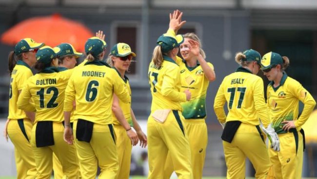 Australia move to top